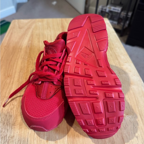 Kids Red Sneakers Size 2 - Picture 4 of 4